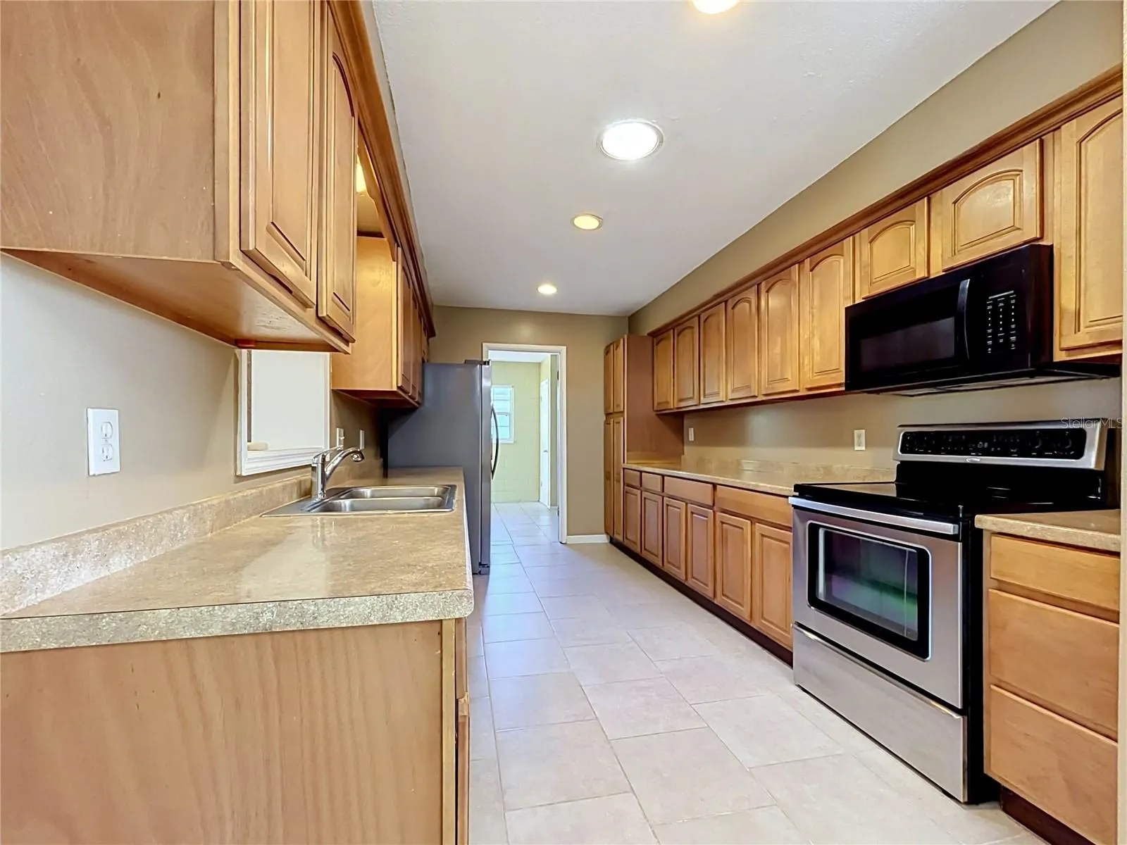 3427 LAKEVIEW DR