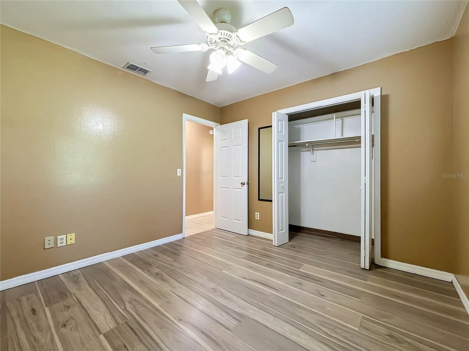 3427 LAKEVIEW DR