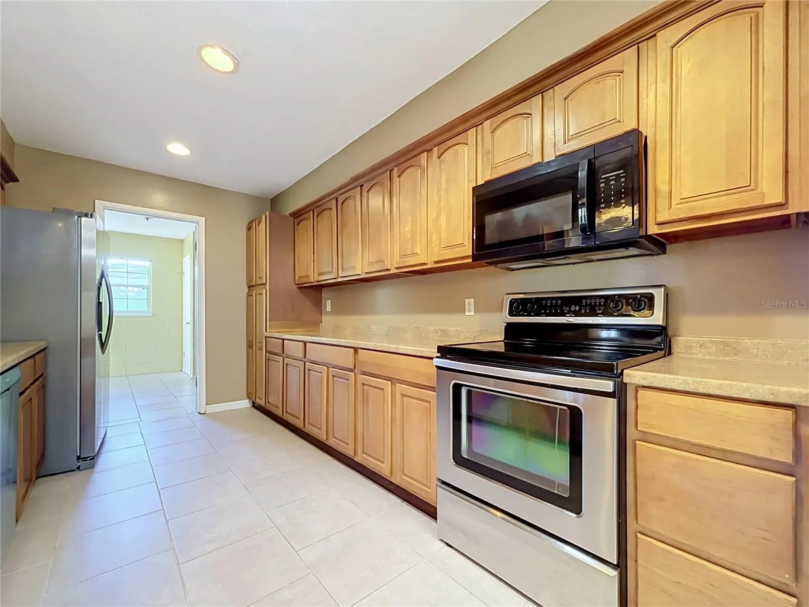 3427 LAKEVIEW DR