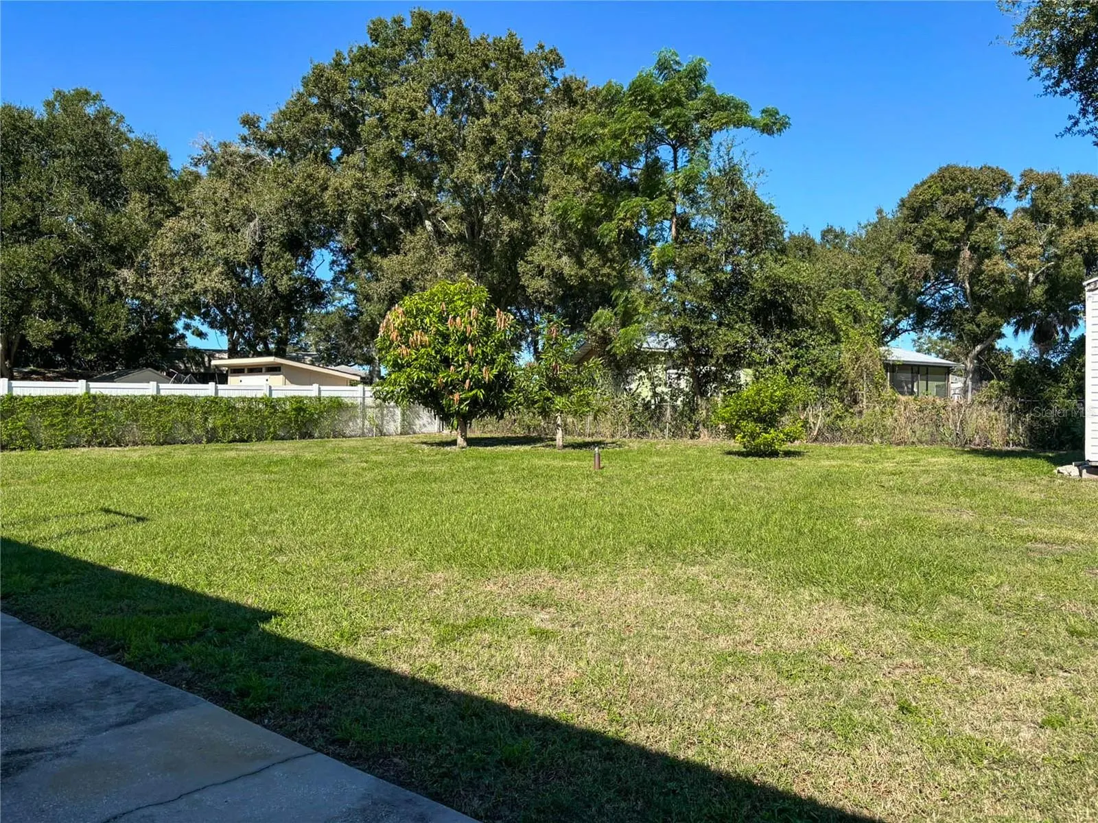 3427 LAKEVIEW DR