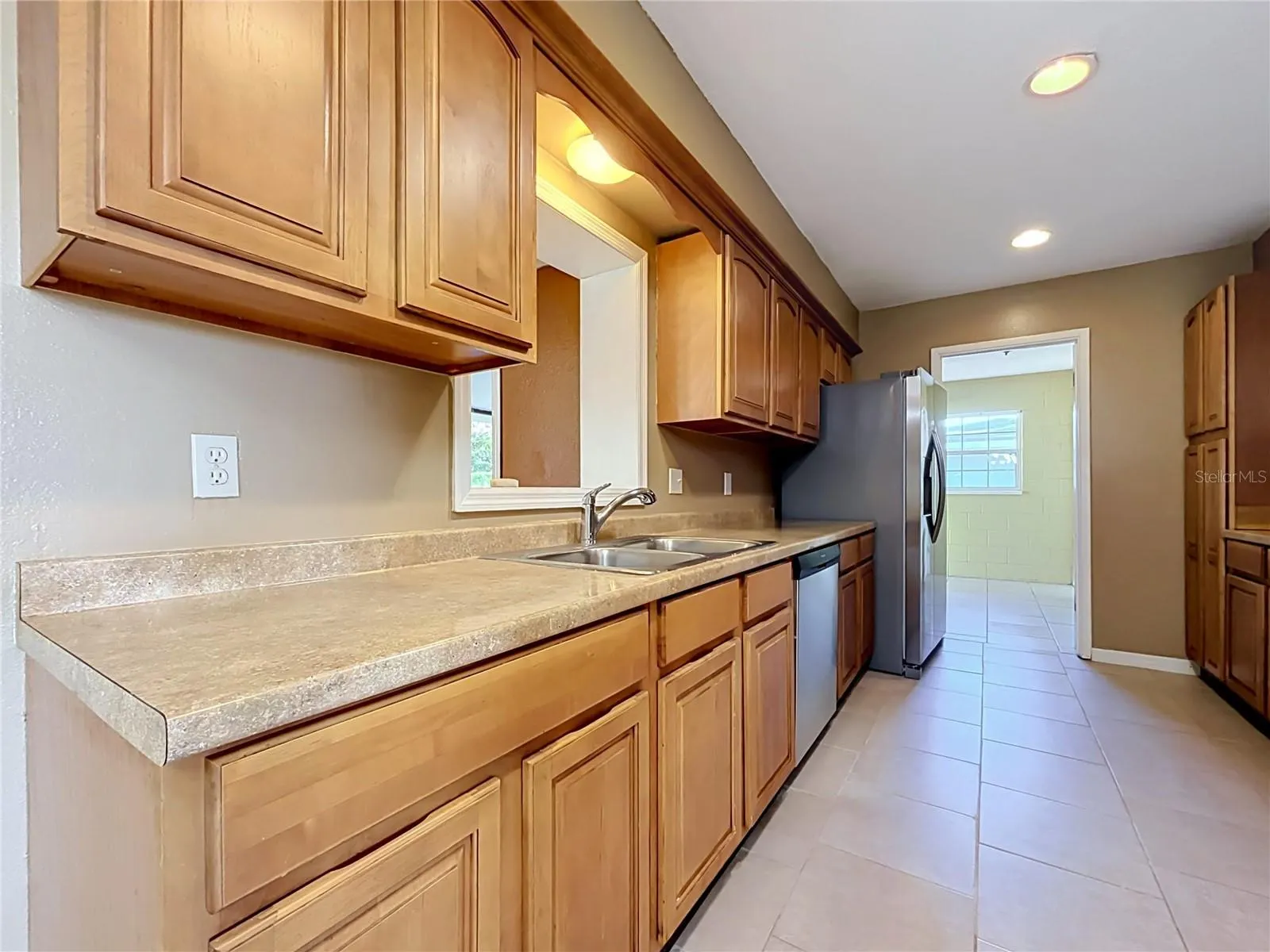 3427 LAKEVIEW DR