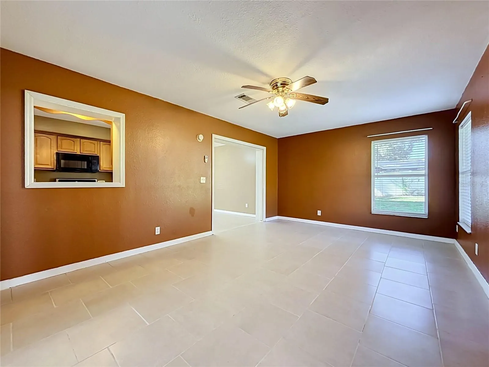 3427 LAKEVIEW DR