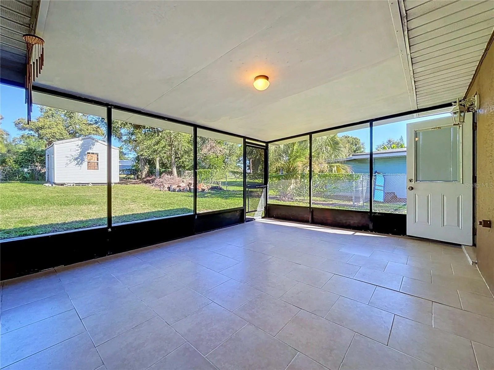 3427 LAKEVIEW DR