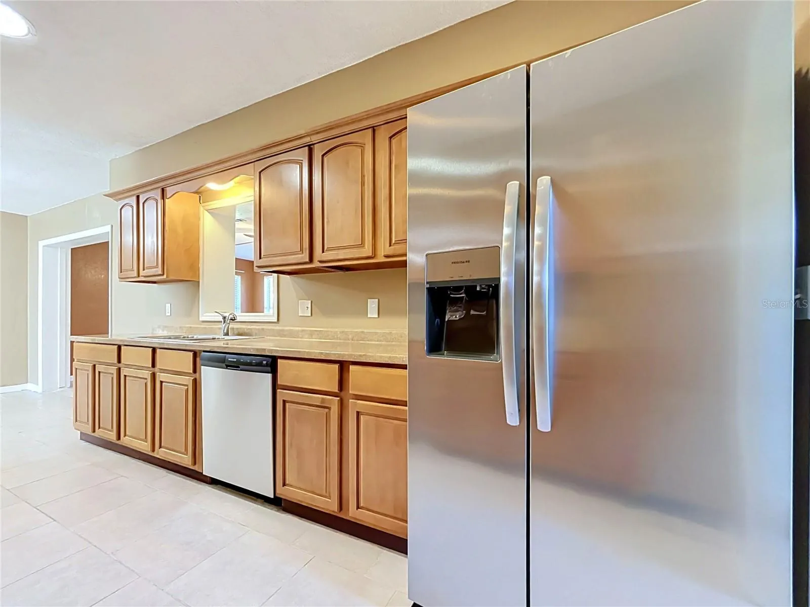3427 LAKEVIEW DR