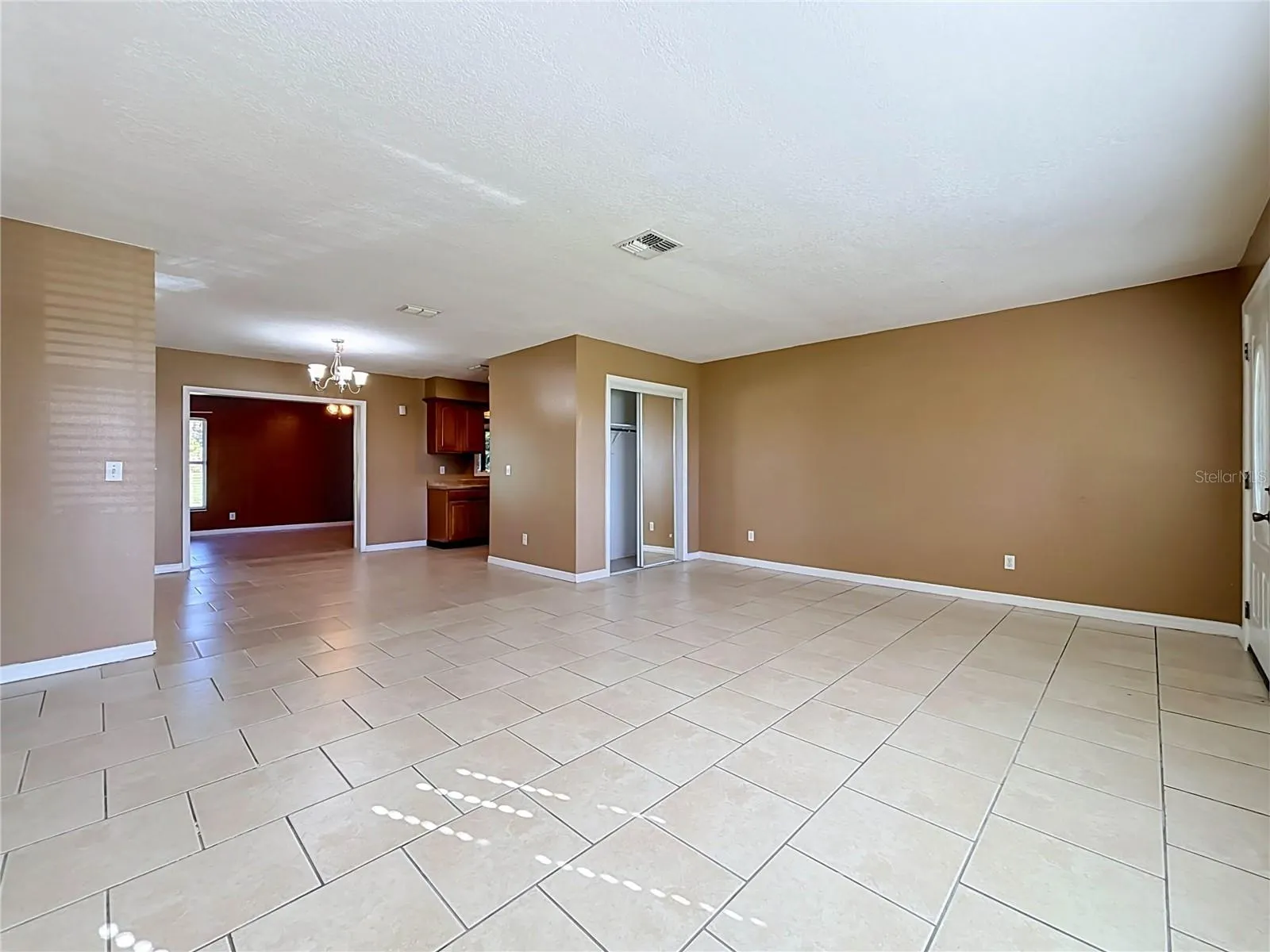 3427 LAKEVIEW DR