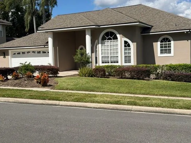 690 OAK HOLLOW WAY