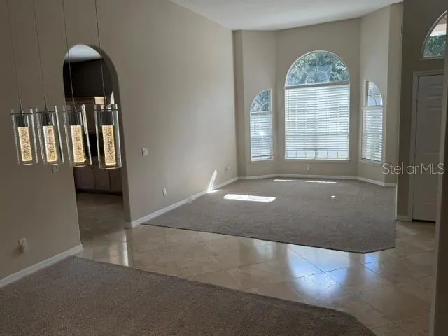 690 OAK HOLLOW WAY