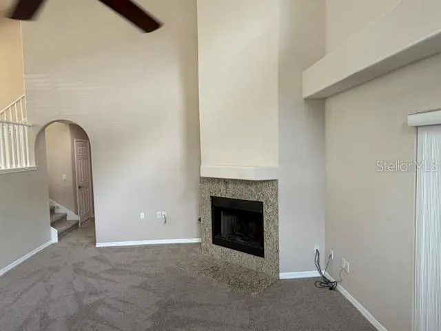 690 OAK HOLLOW WAY