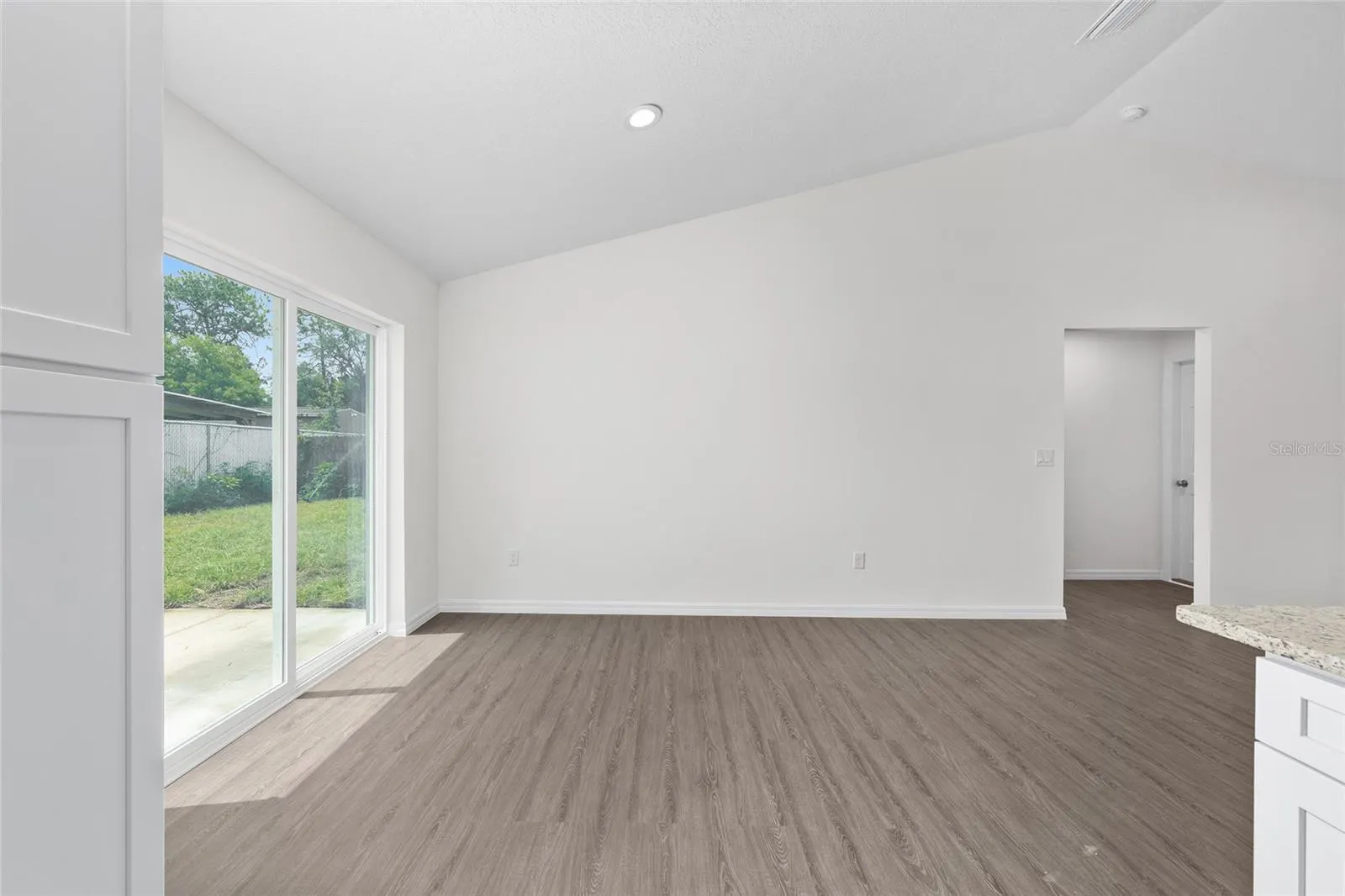 6609 N GRAYTON TER