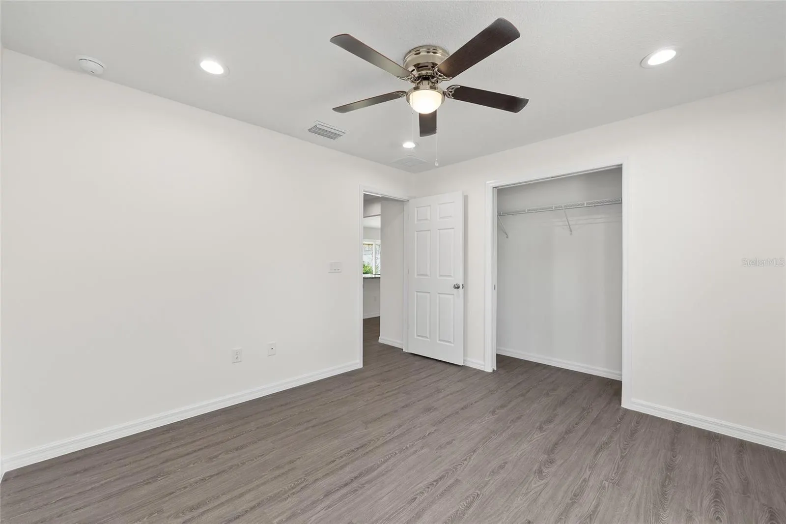 6609 N GRAYTON TER