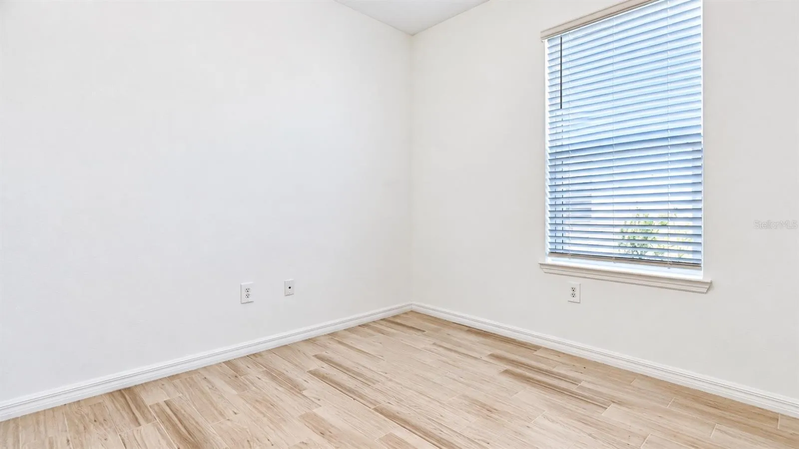 5665 FICUS AUREA ST