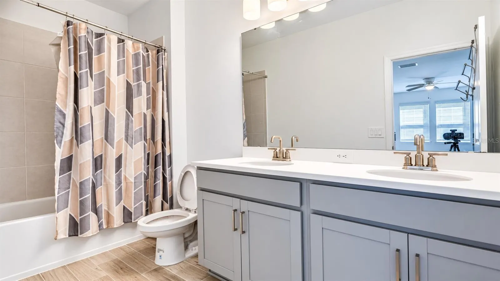 5665 FICUS AUREA ST