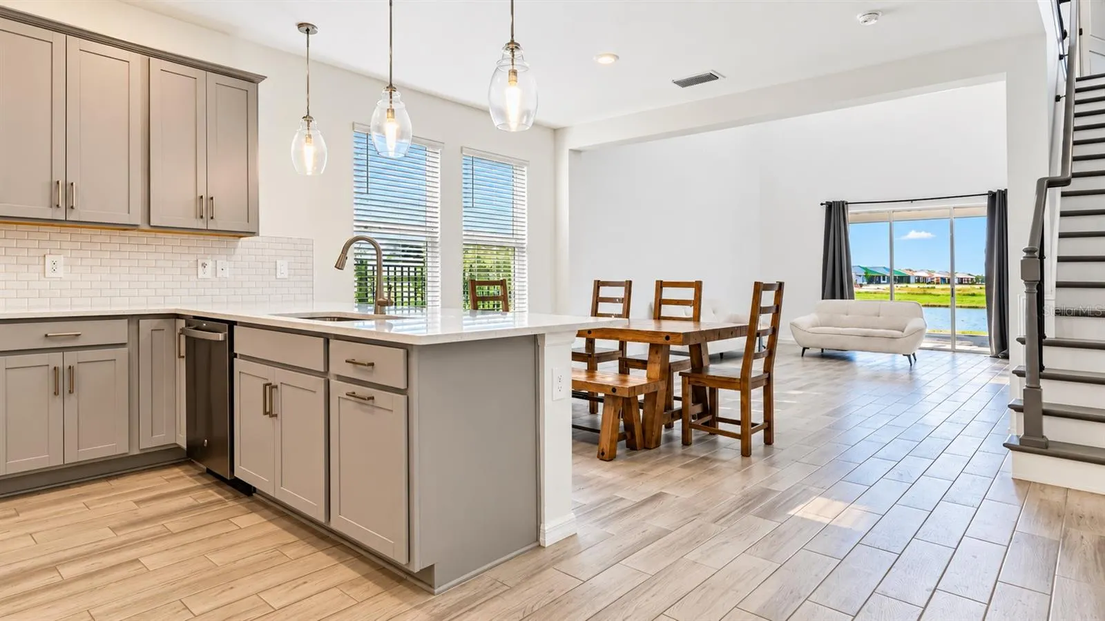 5665 FICUS AUREA ST