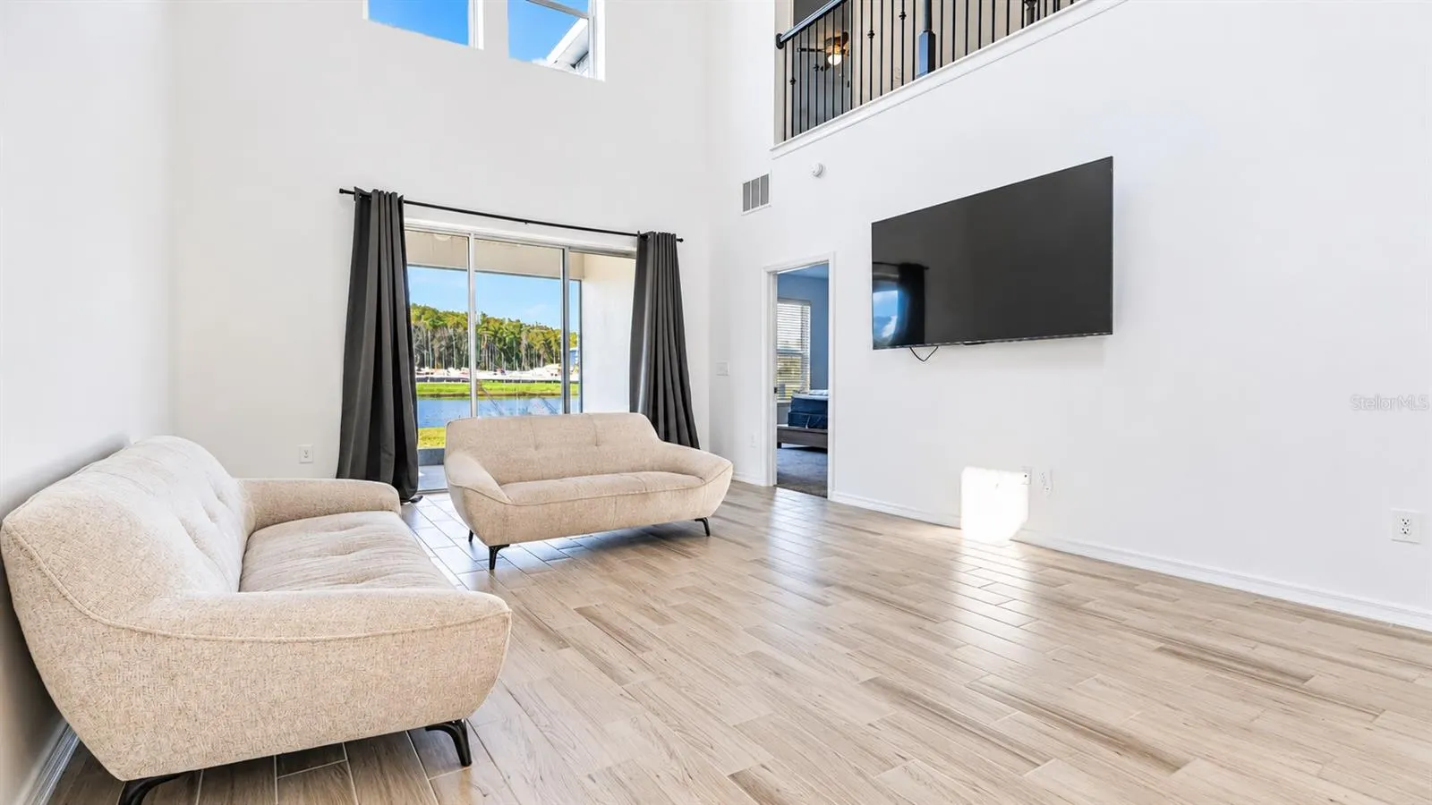 5665 FICUS AUREA ST