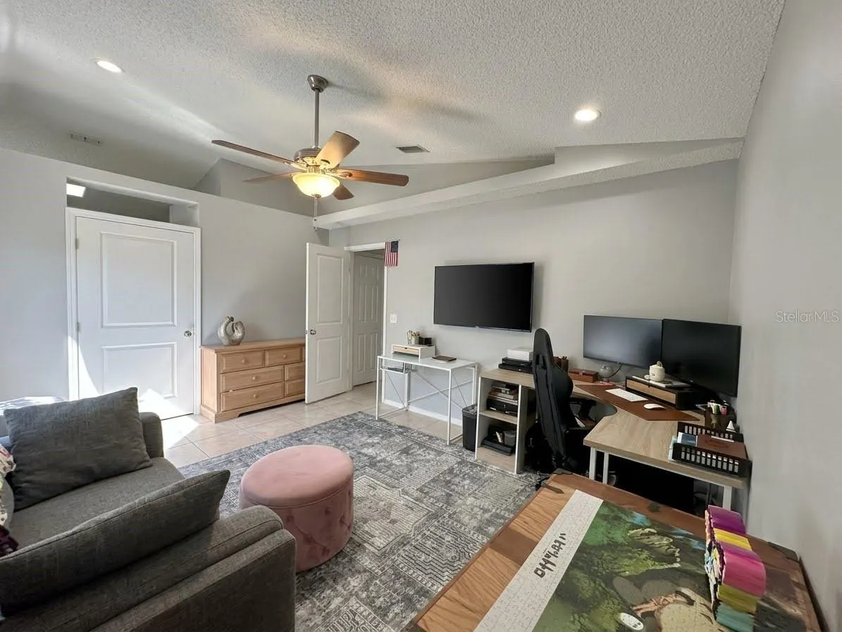 989 HAMLET CT