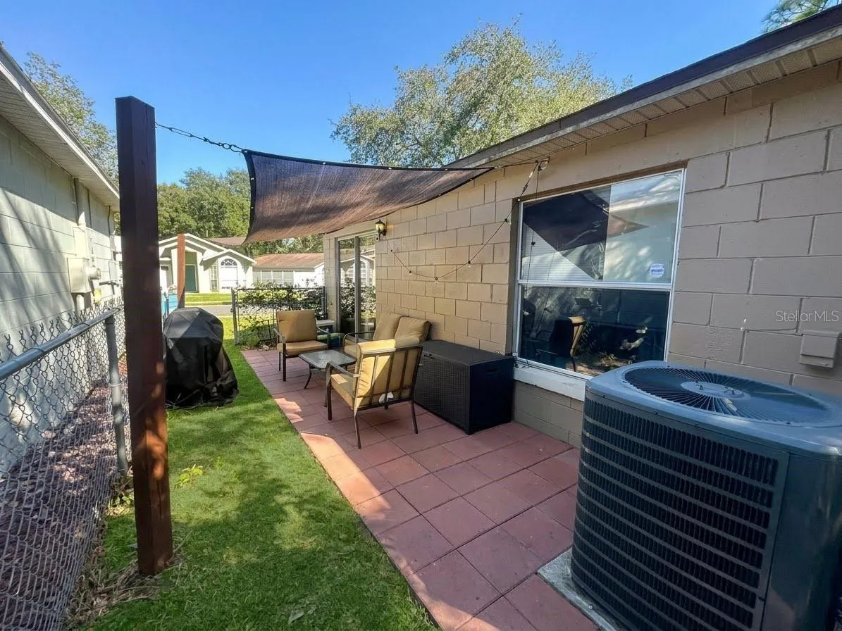 989 HAMLET CT
