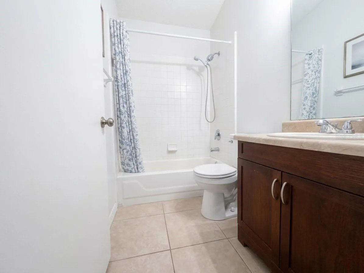 989 HAMLET CT