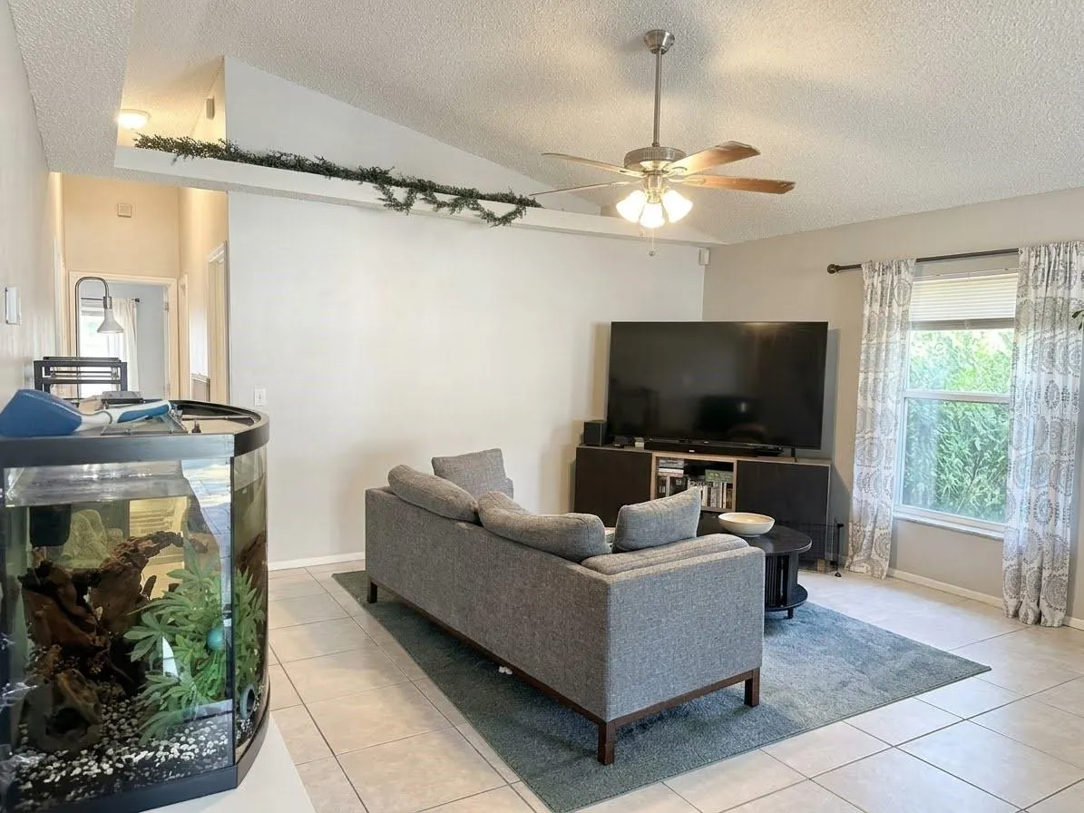 989 HAMLET CT