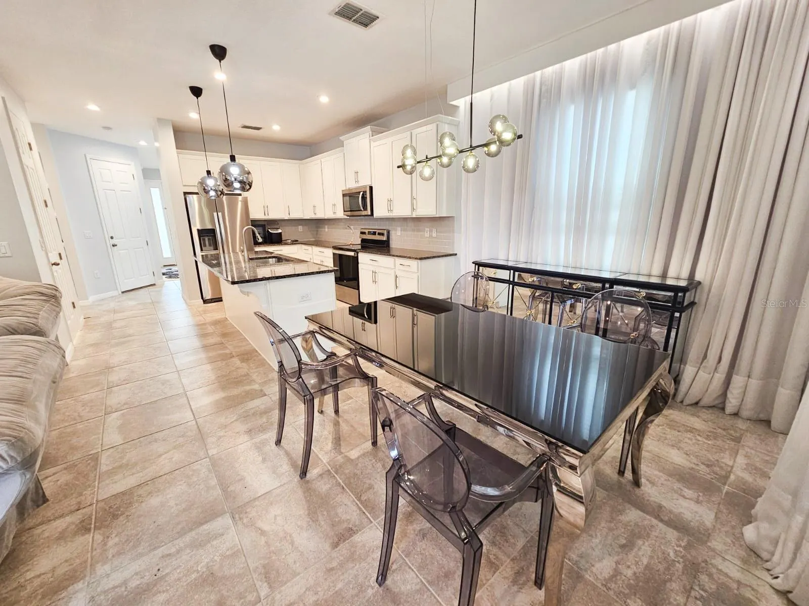 2410 RIVERBANK CV