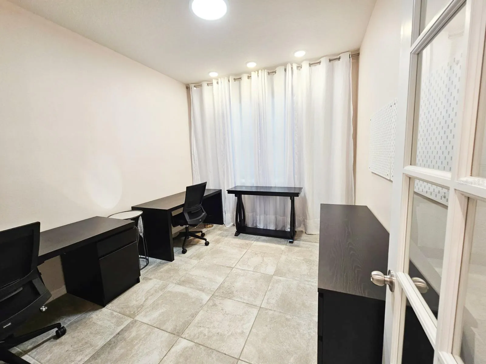 2410 RIVERBANK CV
