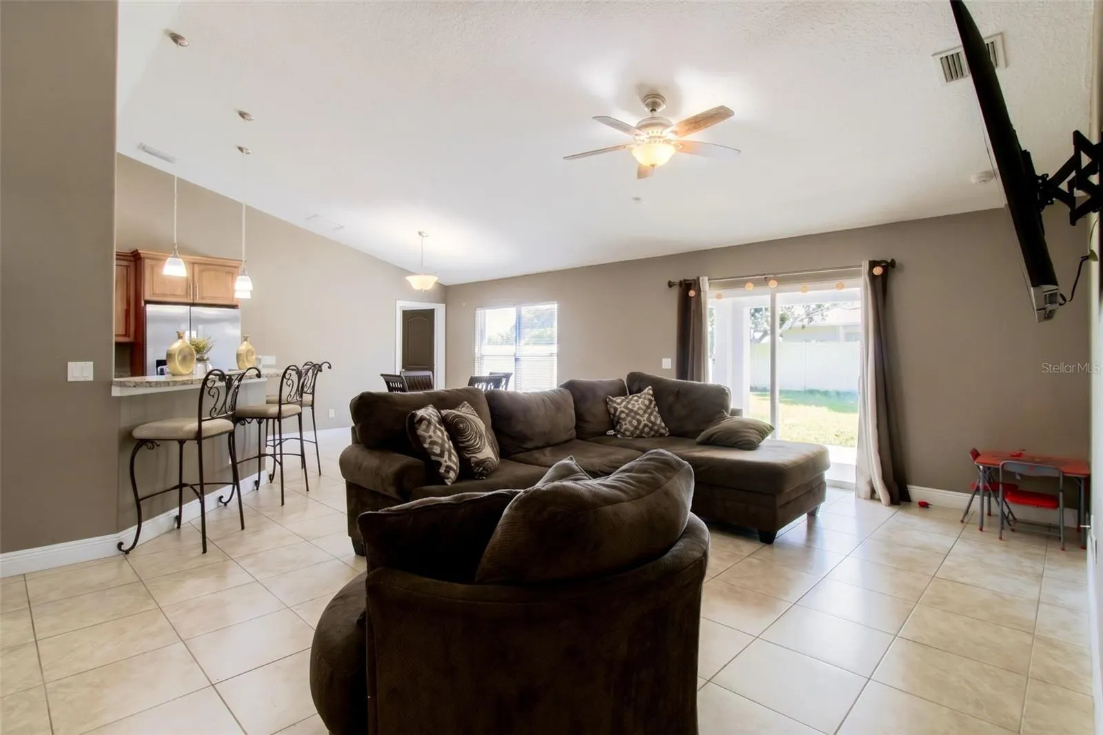 1438 SW DEVERA AVE