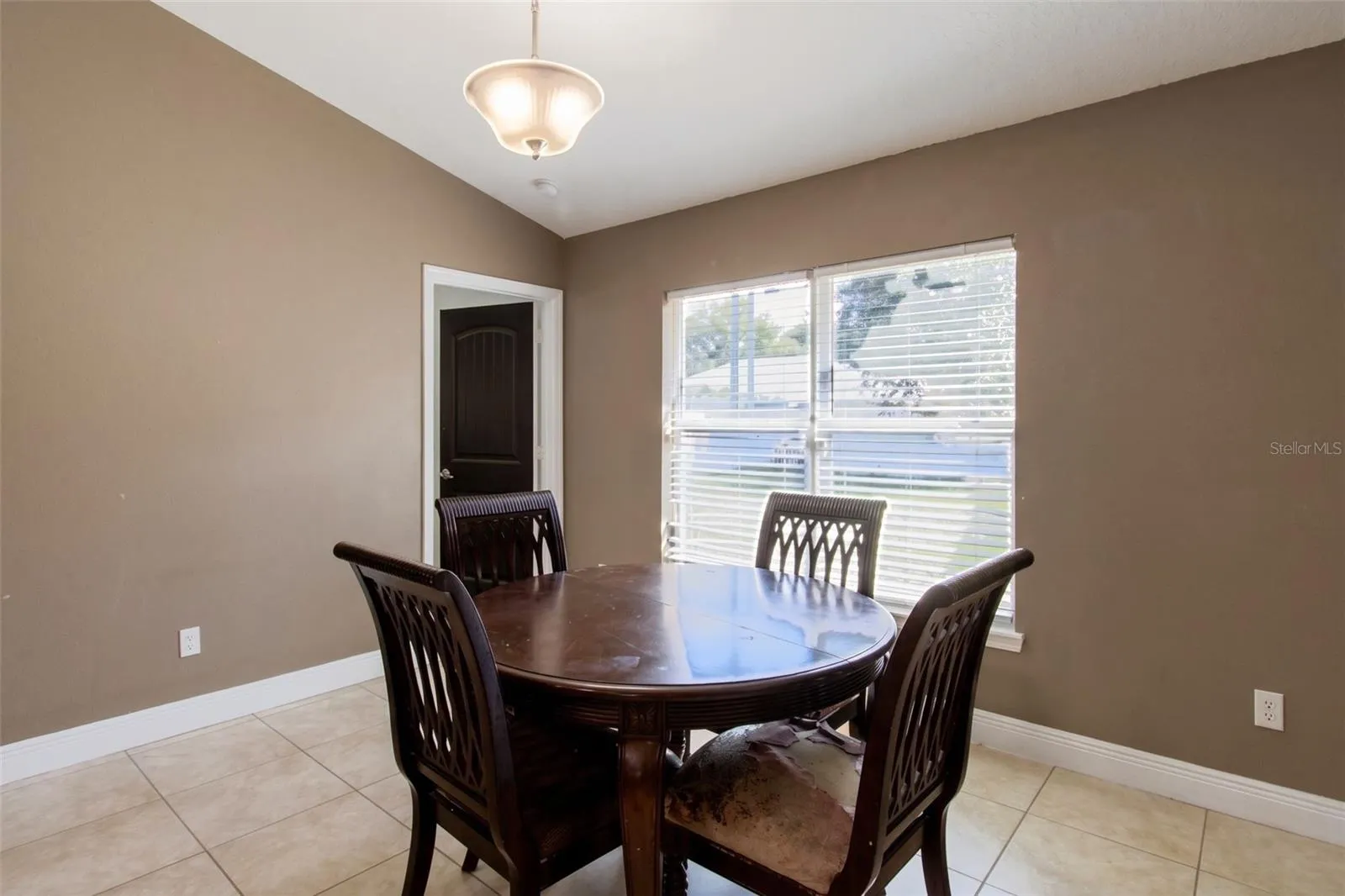 1438 SW DEVERA AVE