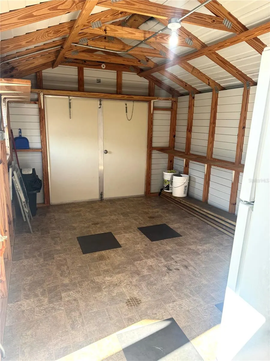 304 BUNKER LN