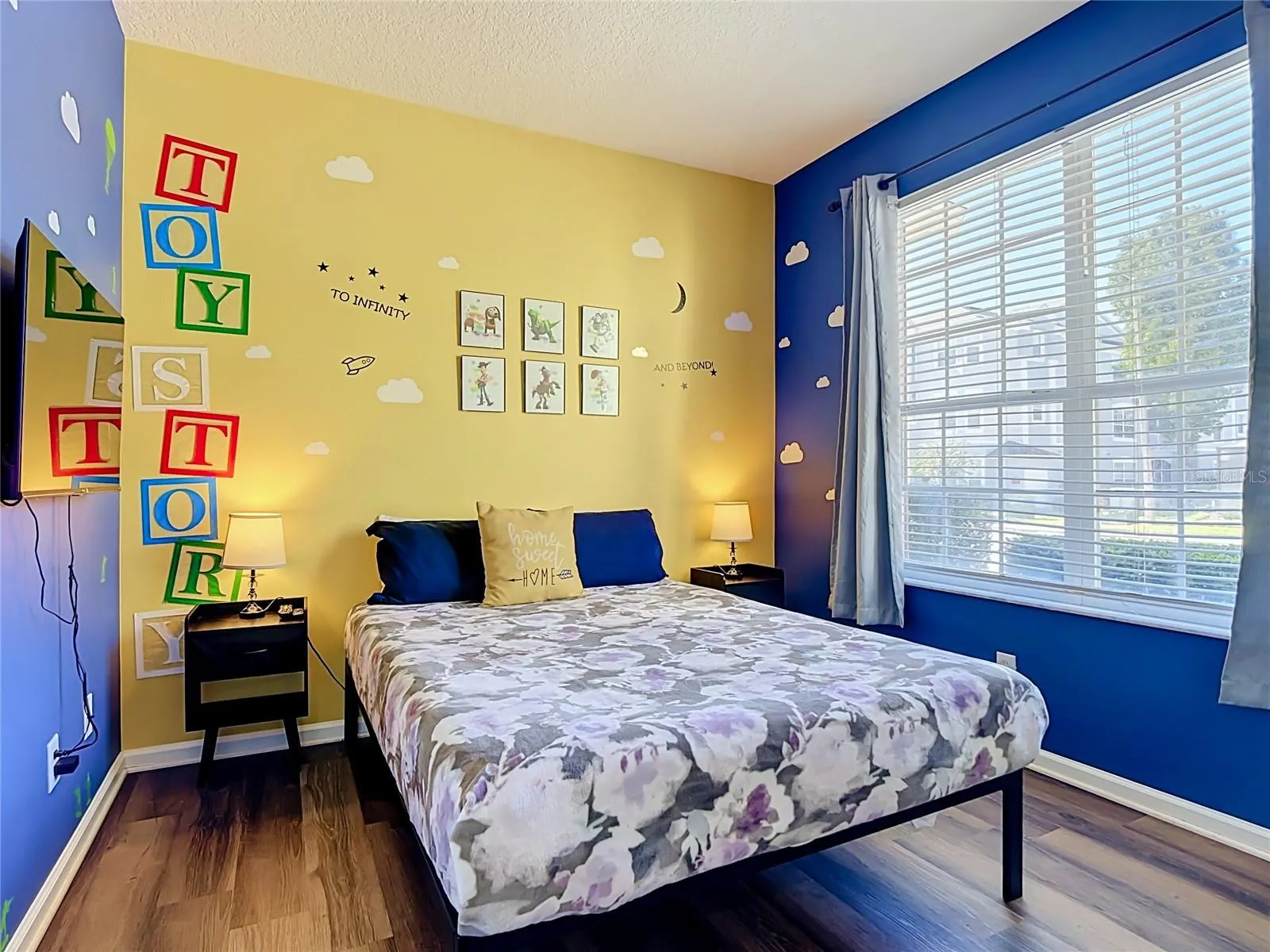 2321 SILVER PALM DR