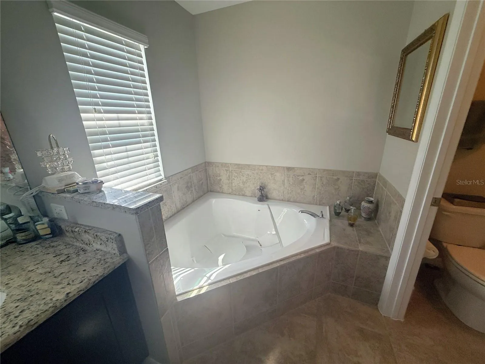 4854 POOLSIDE DR