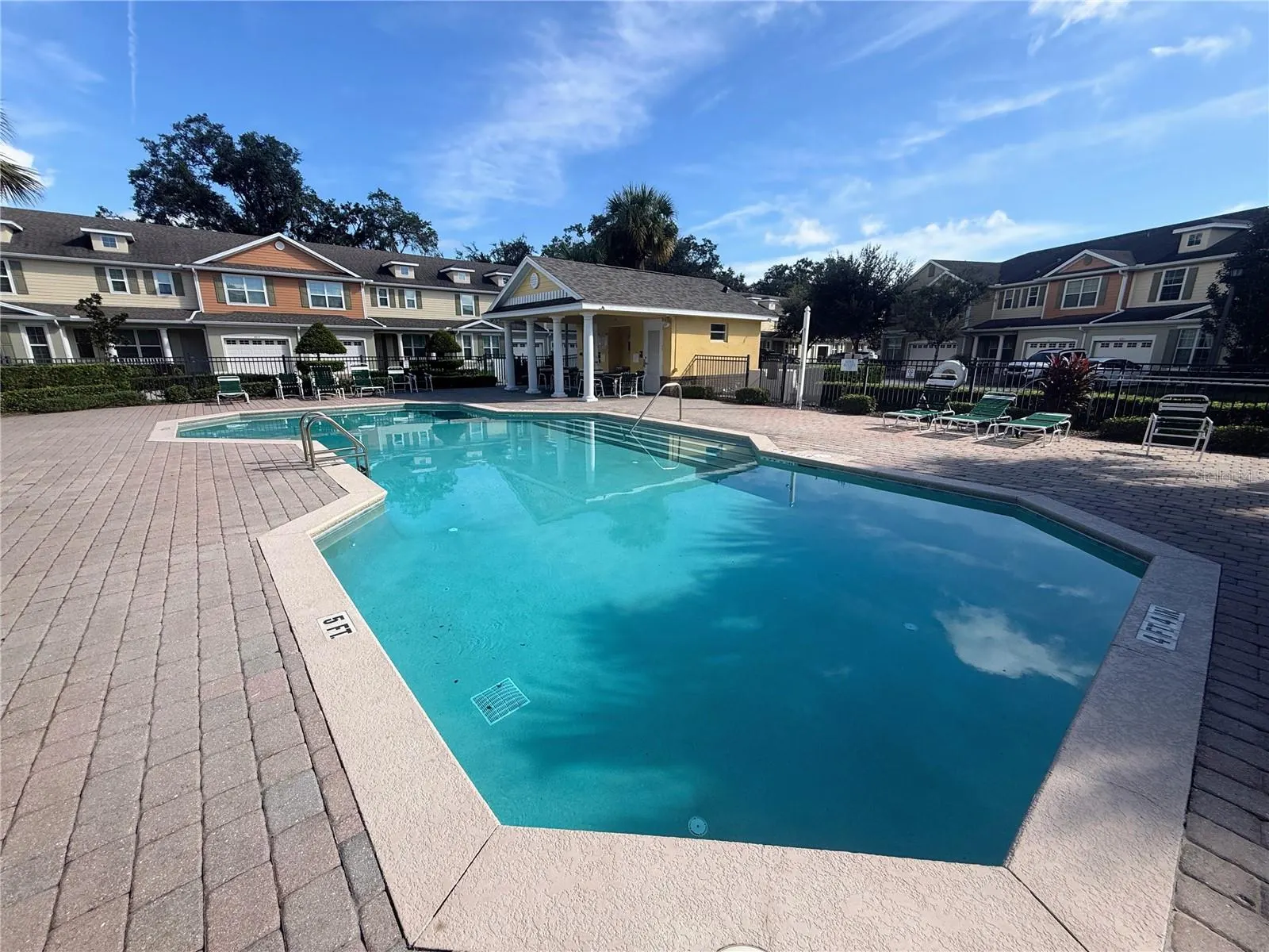4854 POOLSIDE DR
