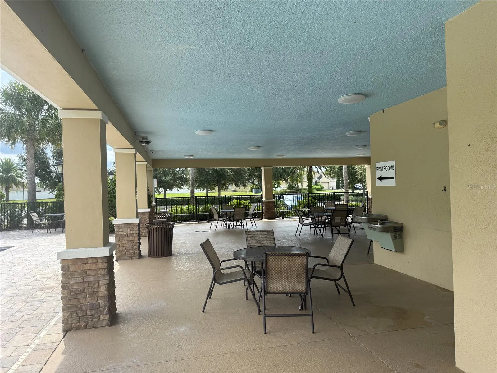 4854 POOLSIDE DR