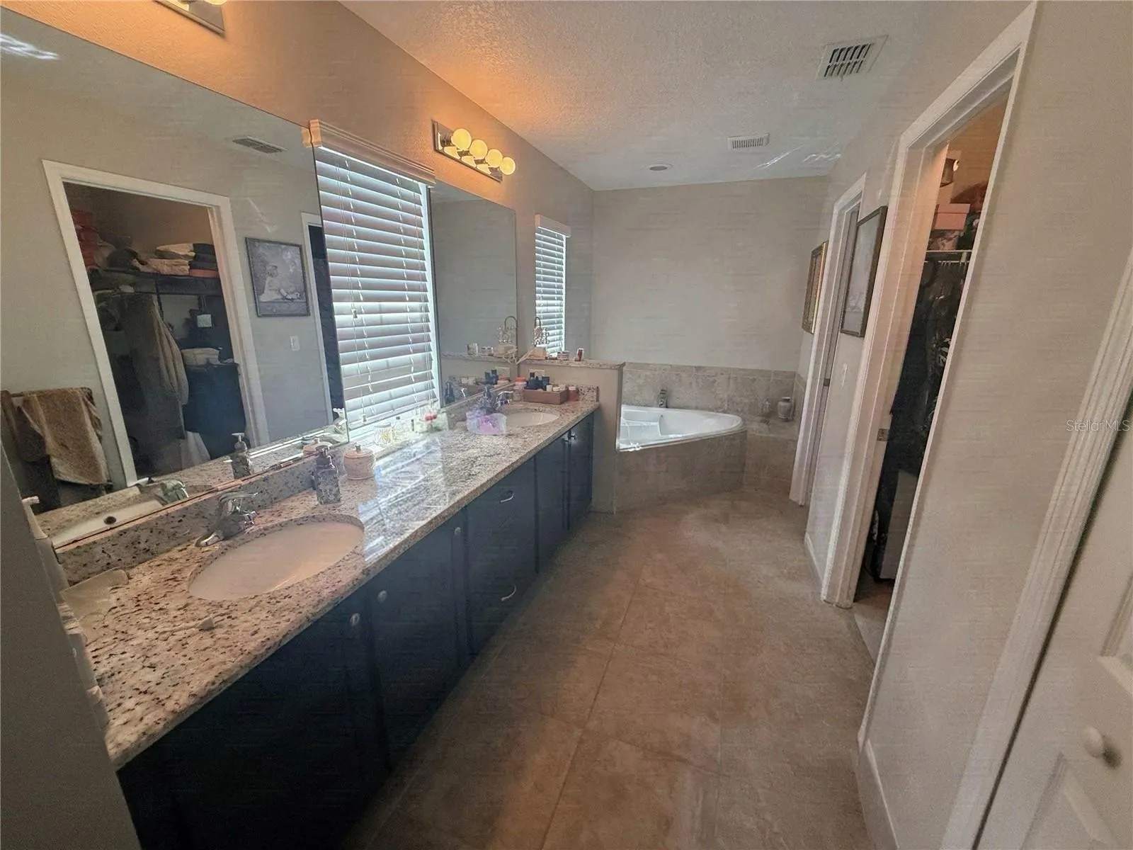 4854 POOLSIDE DR