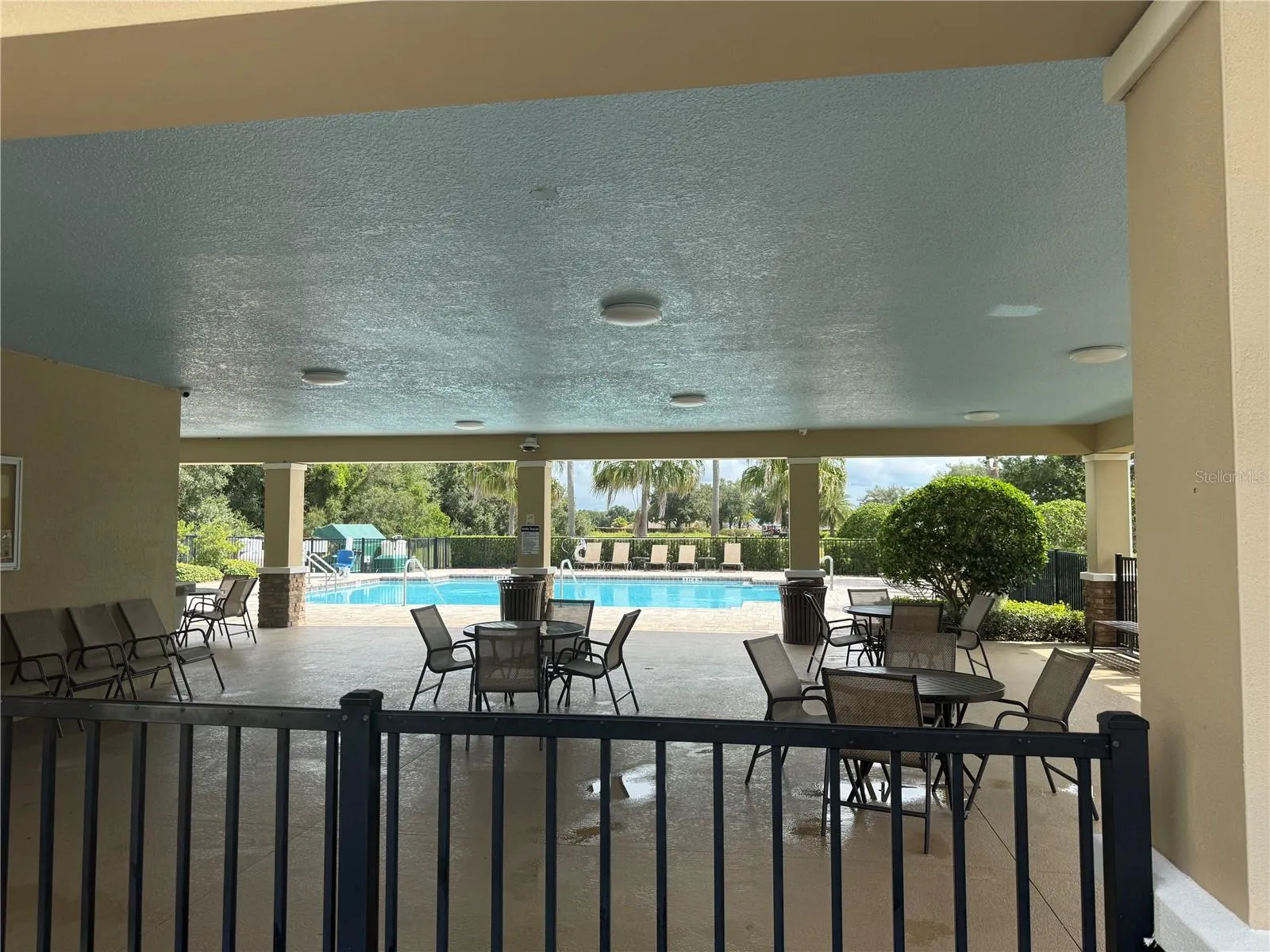 4854 POOLSIDE DR