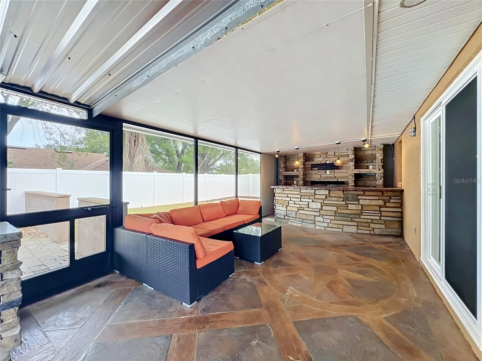 9913 JANETTE LN