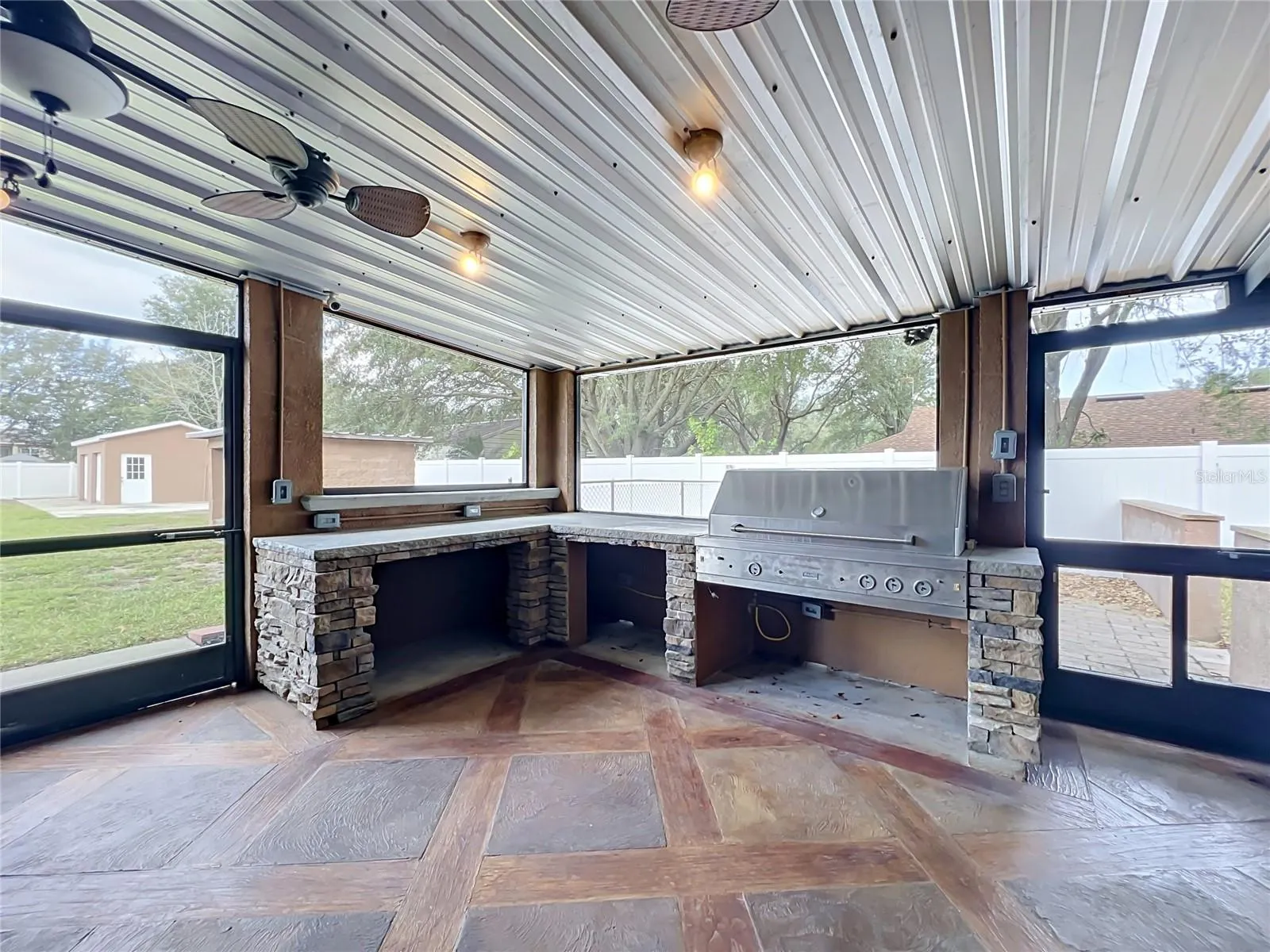 9913 JANETTE LN
