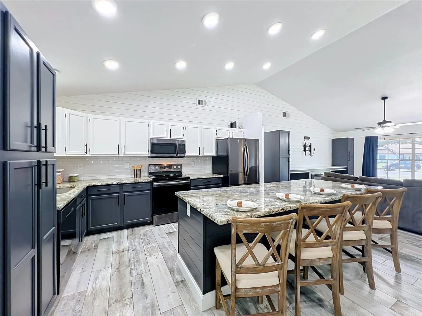 9913 JANETTE LN
