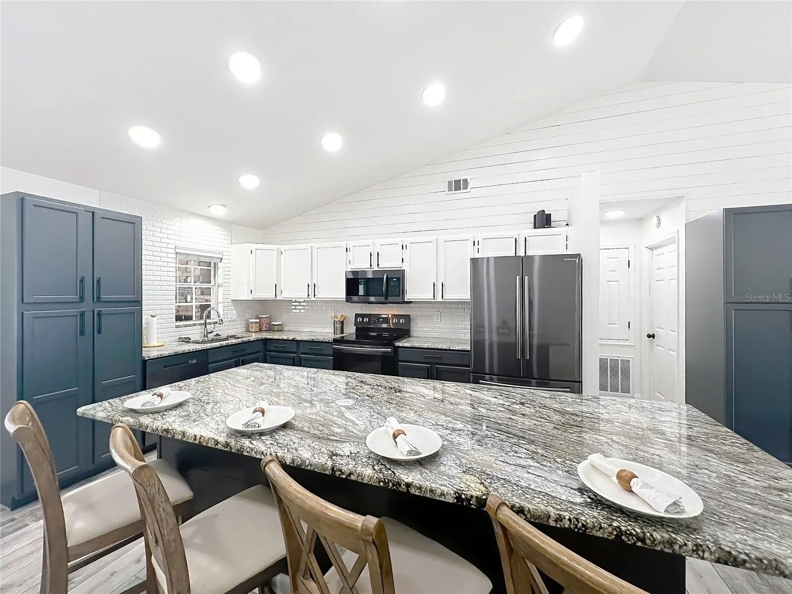 9913 JANETTE LN