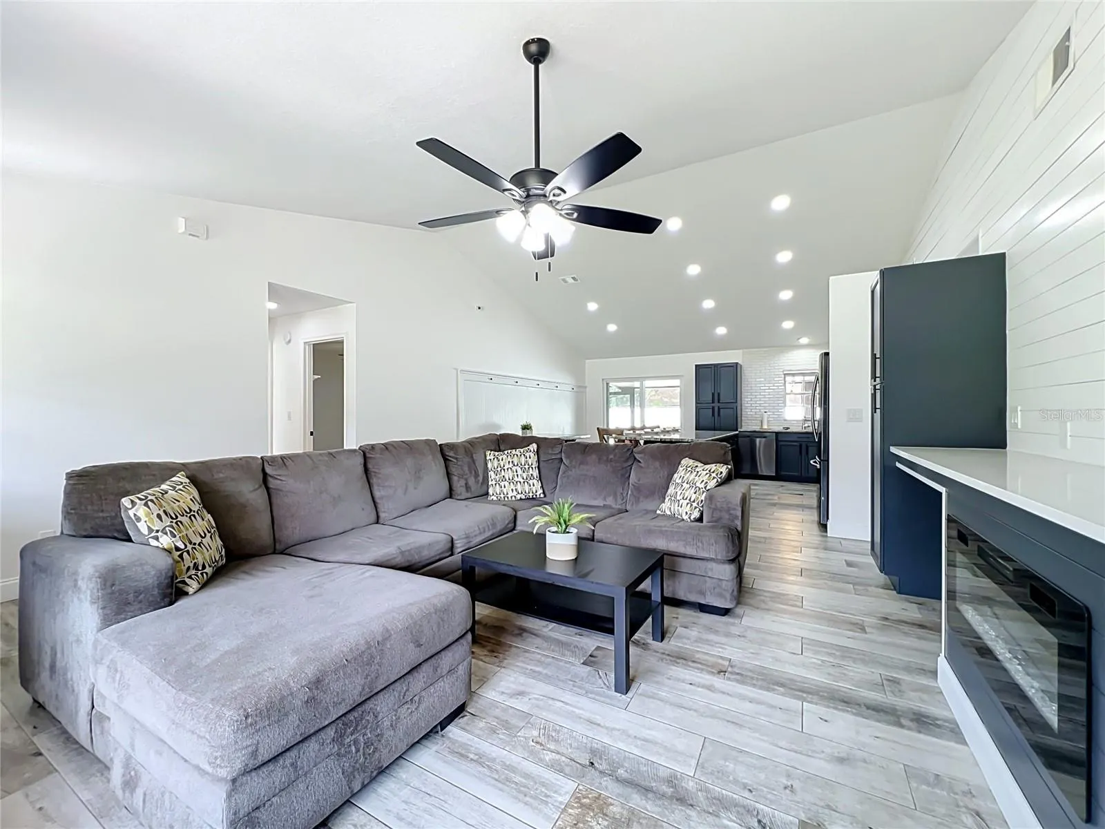 9913 JANETTE LN