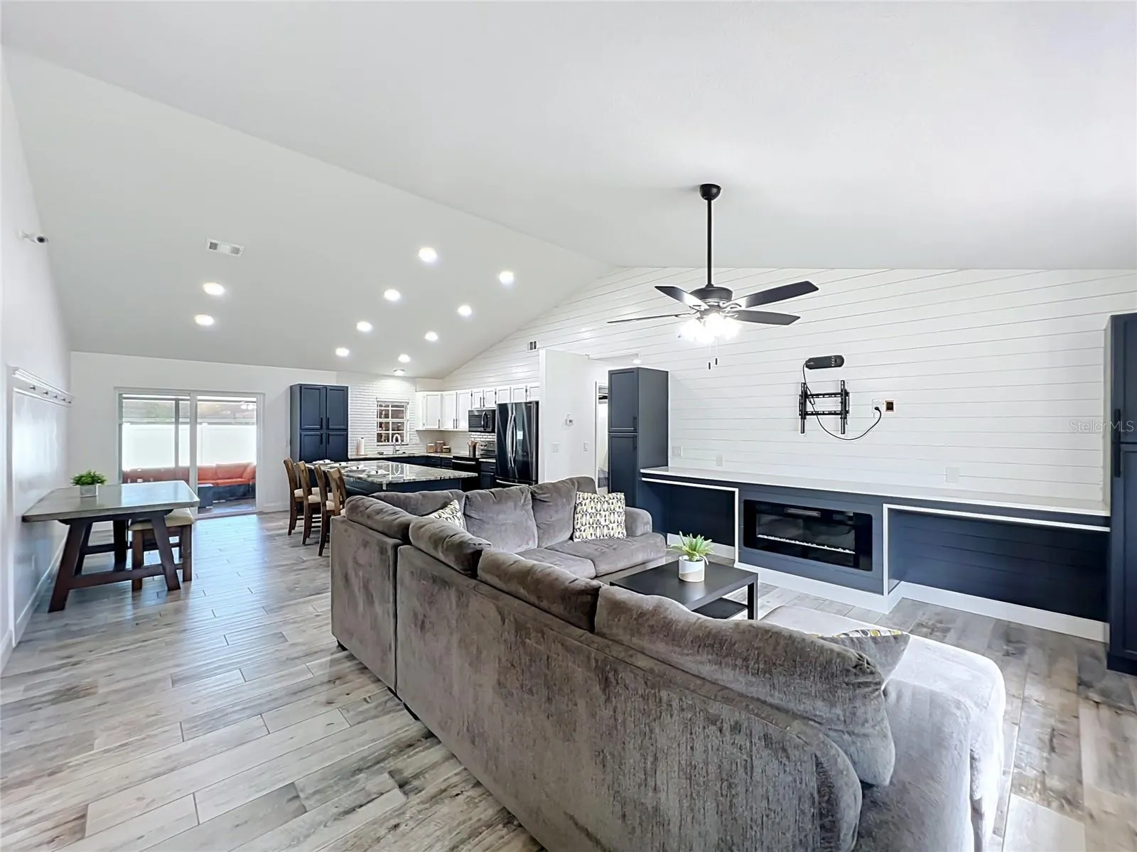 9913 JANETTE LN