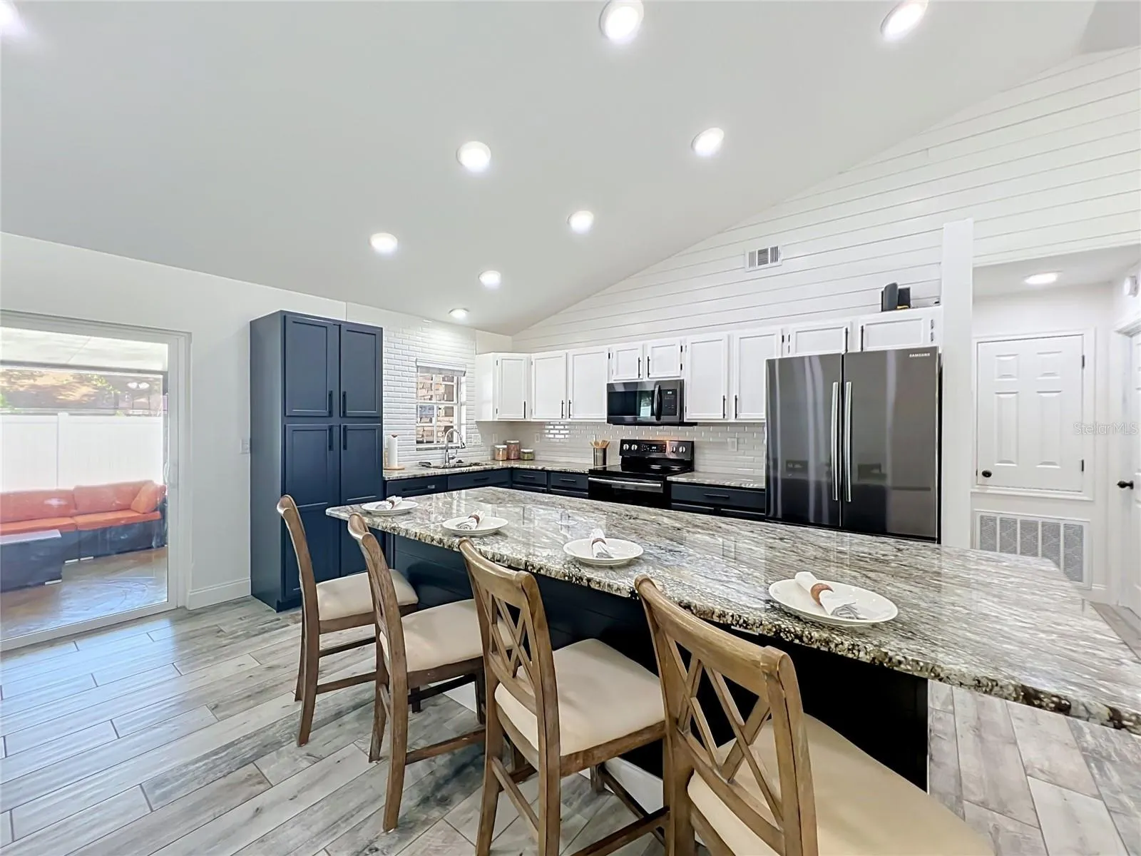 9913 JANETTE LN