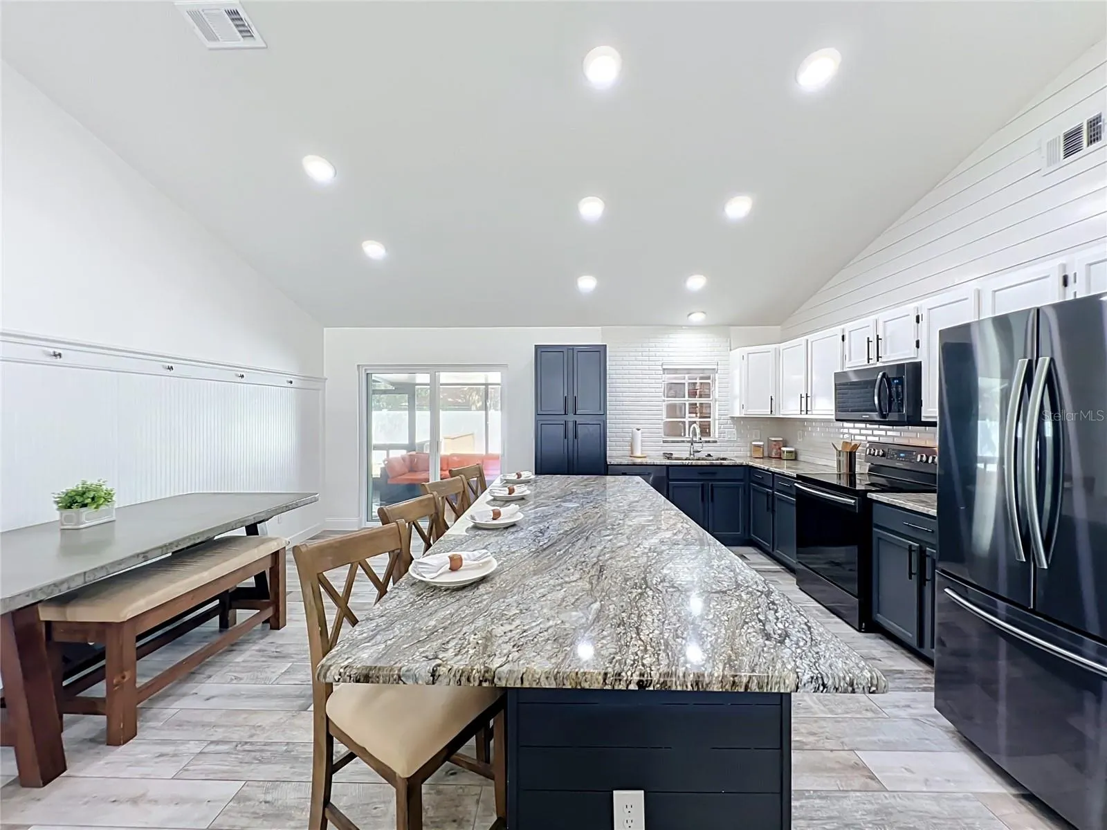 9913 JANETTE LN
