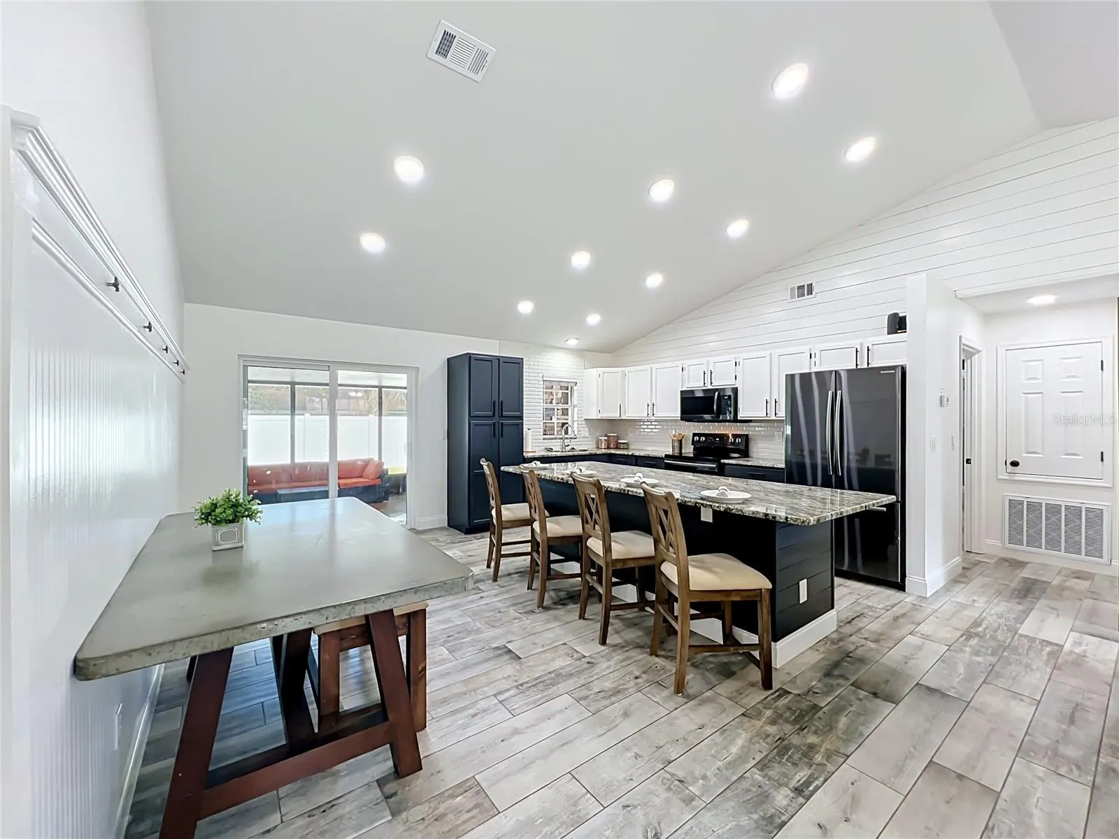 9913 JANETTE LN