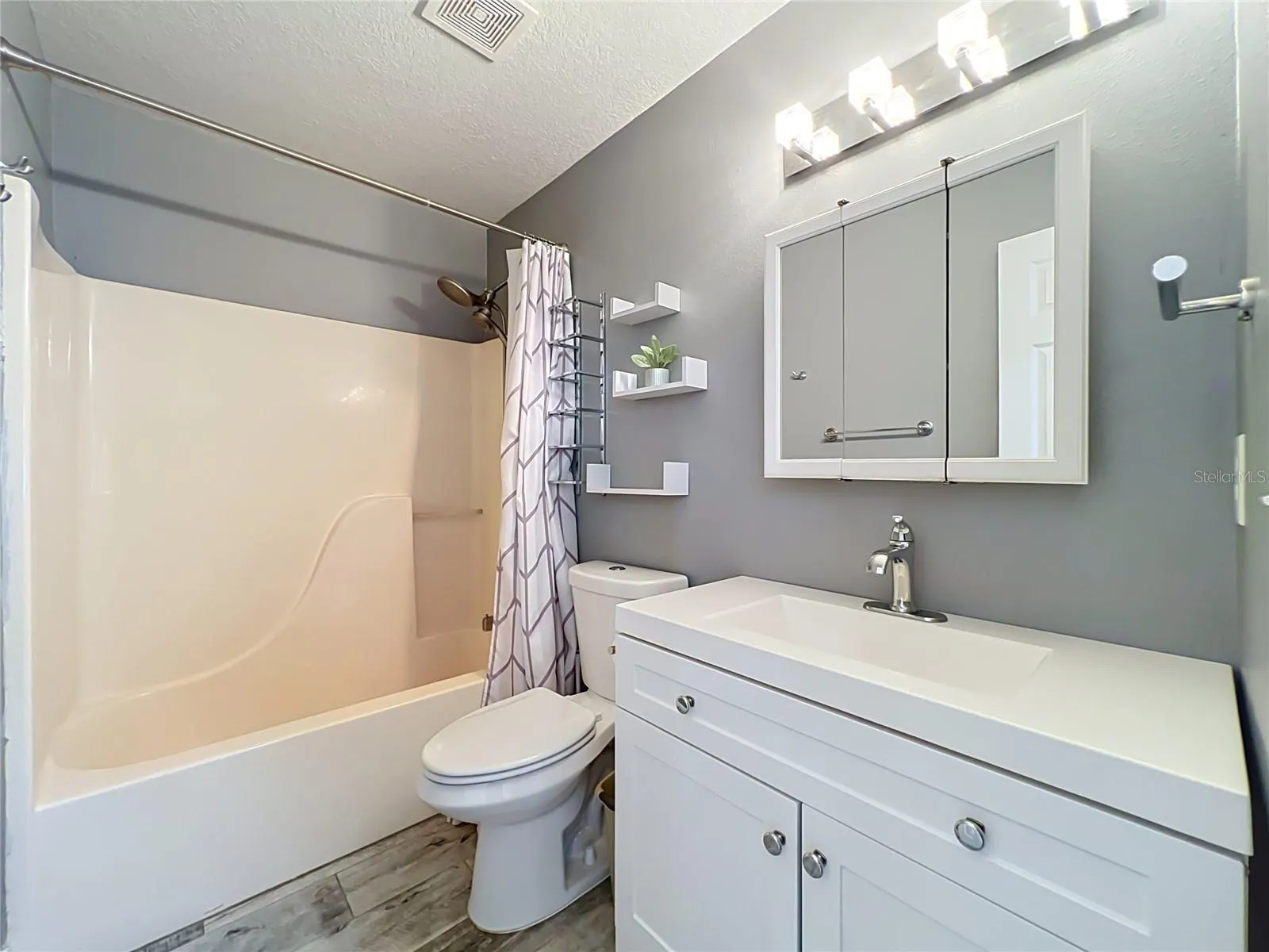 9913 JANETTE LN