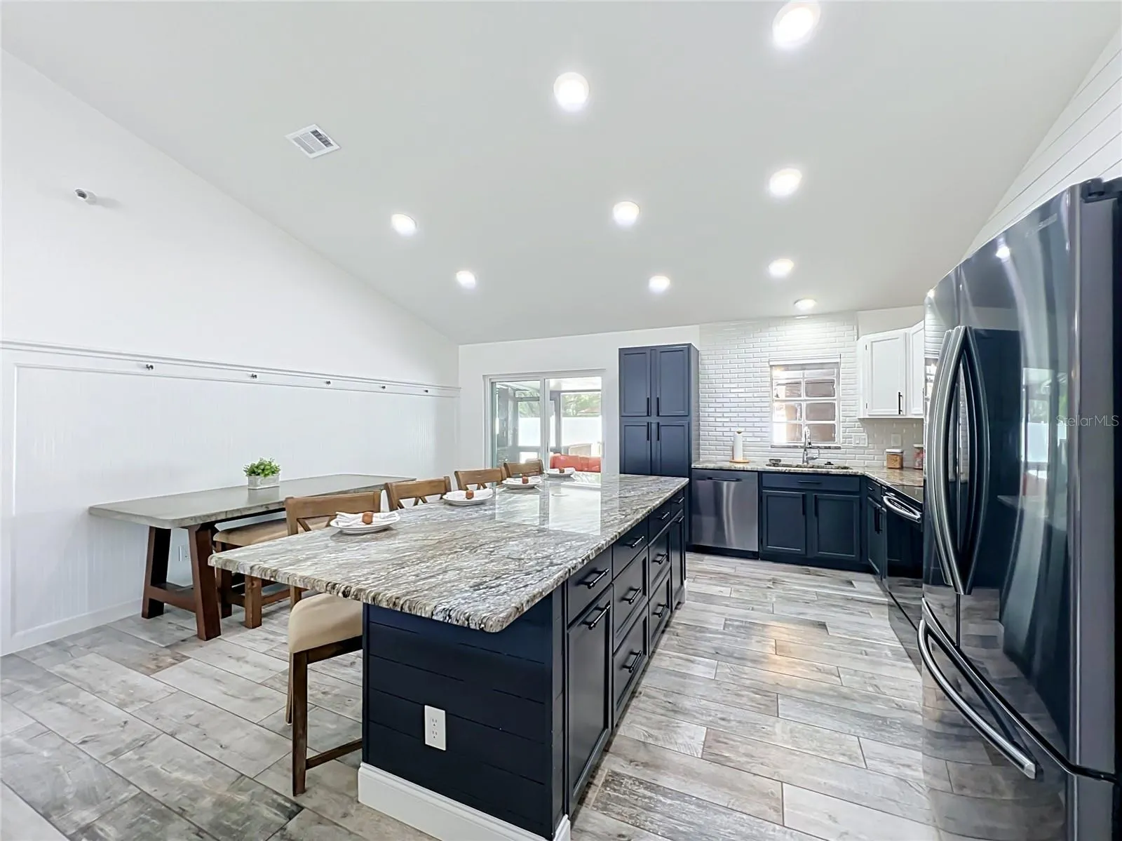 9913 JANETTE LN