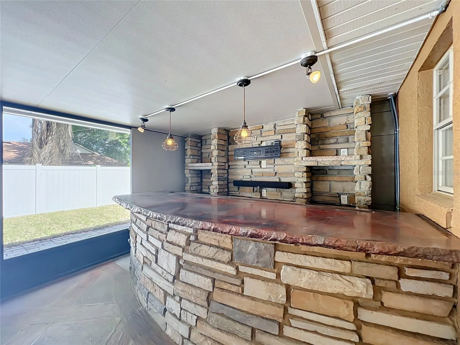 9913 JANETTE LN