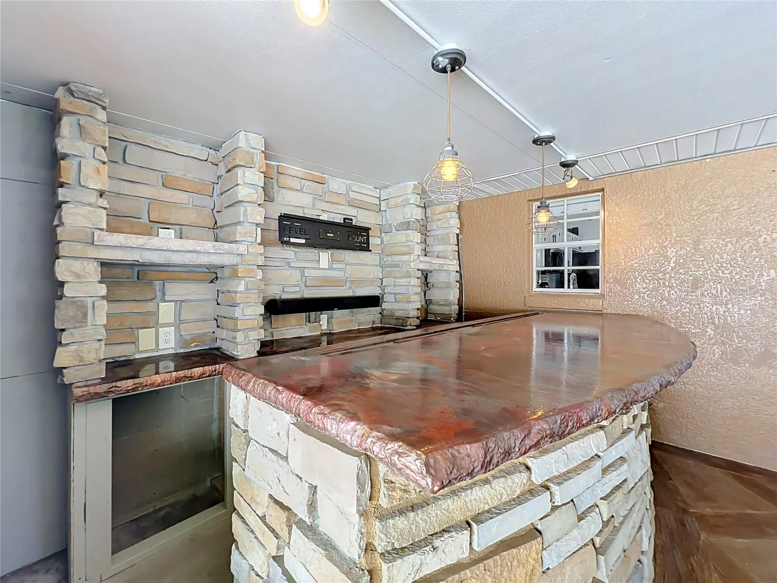9913 JANETTE LN