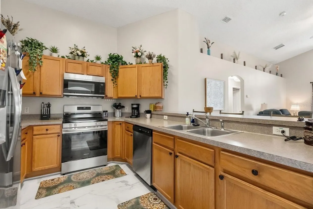 551 MAJESTY DR
