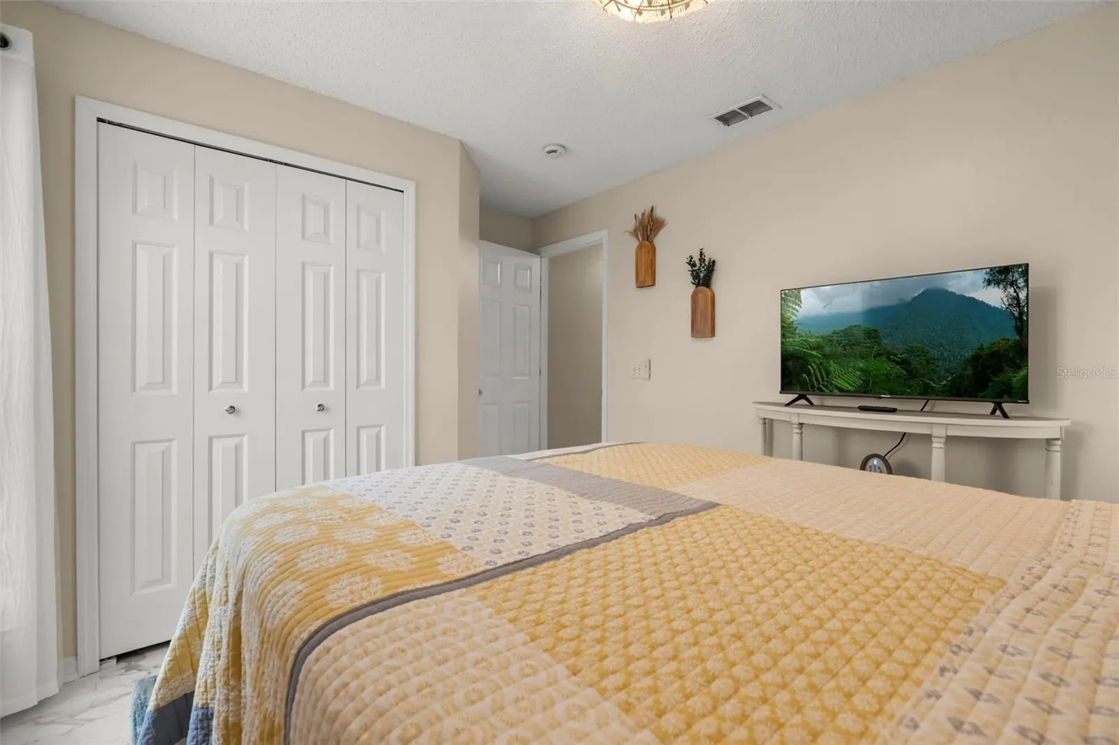 551 MAJESTY DR