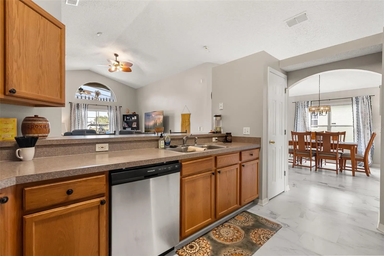 551 MAJESTY DR