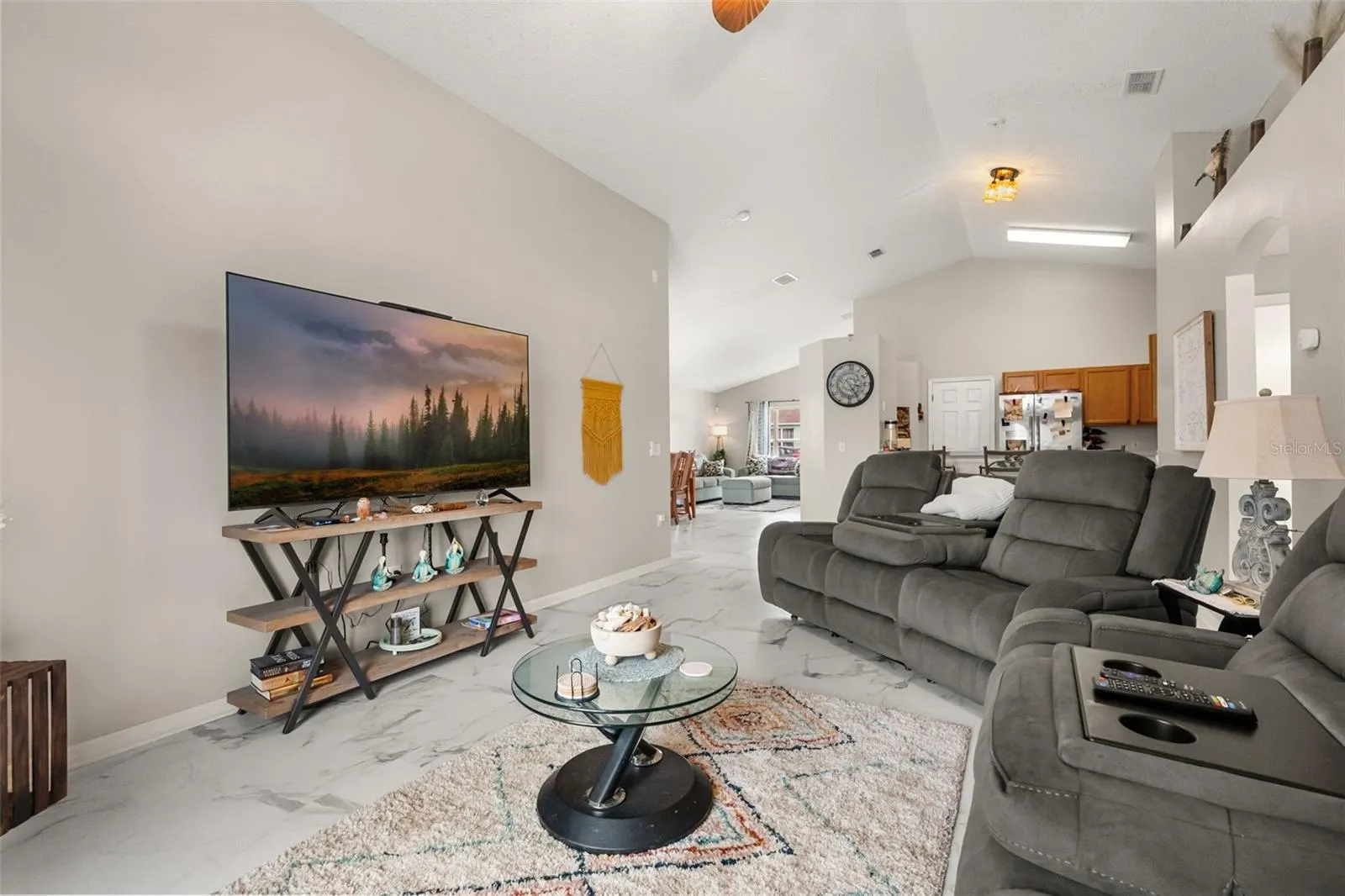 551 MAJESTY DR